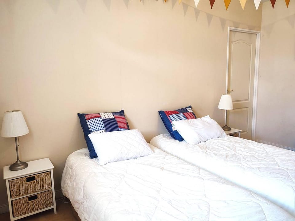 Duplex à 50m de la plage avec parking et 2 chambres - FR-1-368-391 Apartment in Trégastel