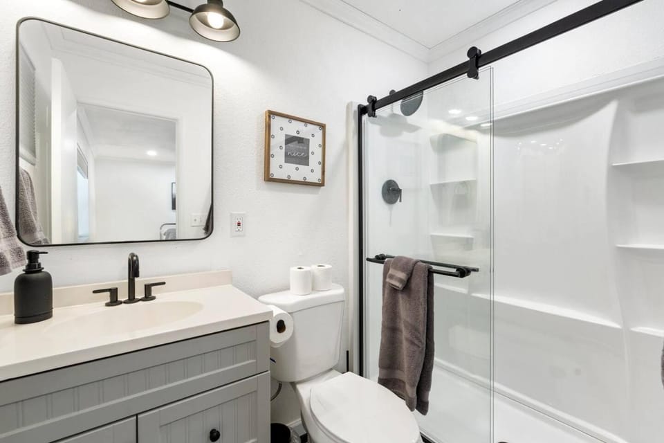 Shower, Bathroom, towels