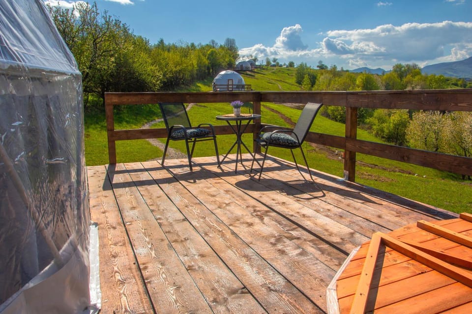 Spring, Day, Natural landscape, Garden, View (from property/room), Balcony/Terrace, Dining area, Garden view, Mountain view