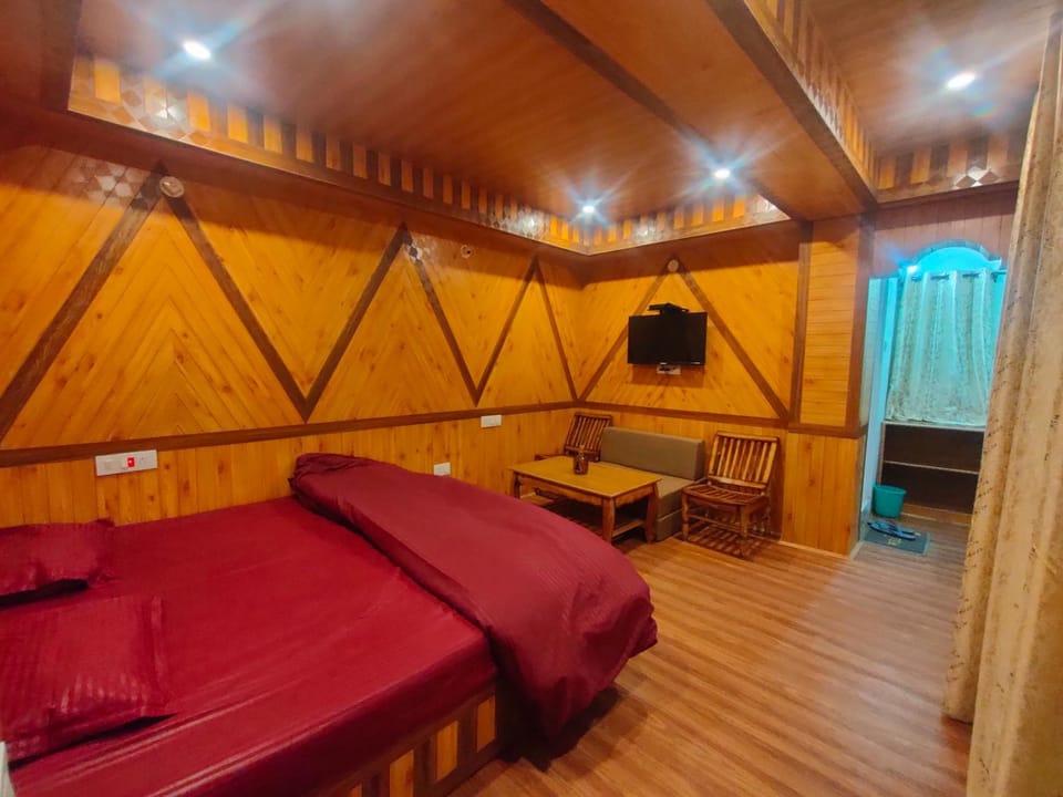 Bed, TV and multimedia, Photo of the whole room, Bedroom