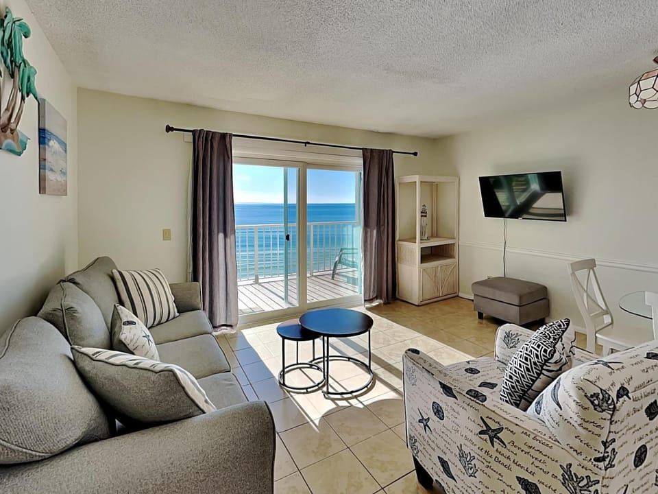 TV and multimedia, Balcony/Terrace, Living room, Seating area, Sea view, furniture