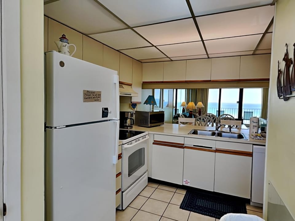 Kitchen or kitchenette, Sea view, dishwasher, microwave, oven, stove