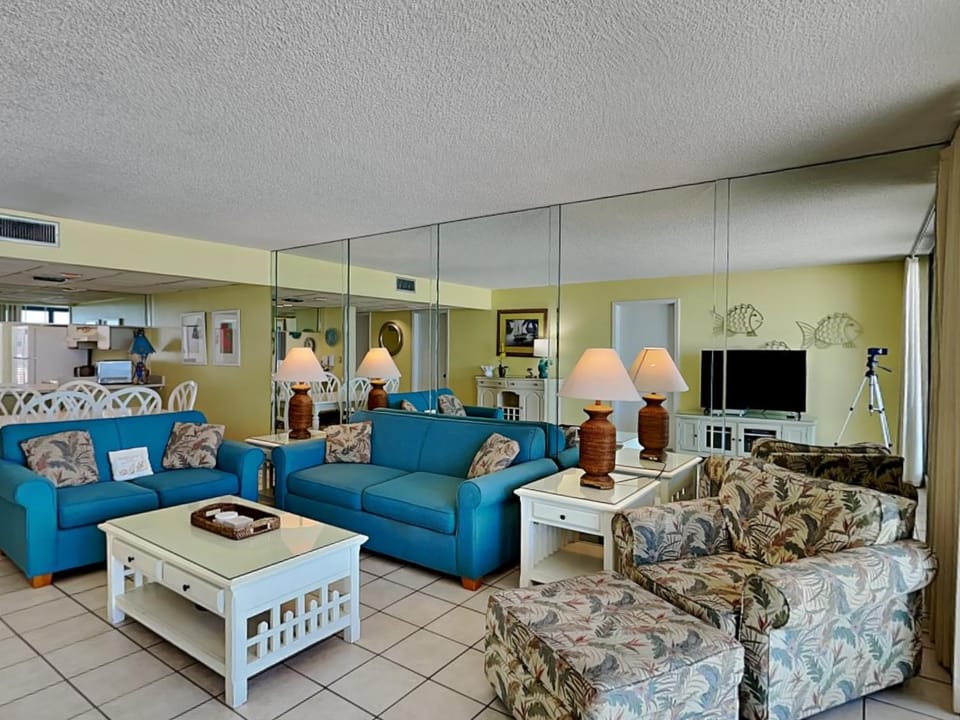 TV and multimedia, Living room, Seating area, furniture, air conditioner