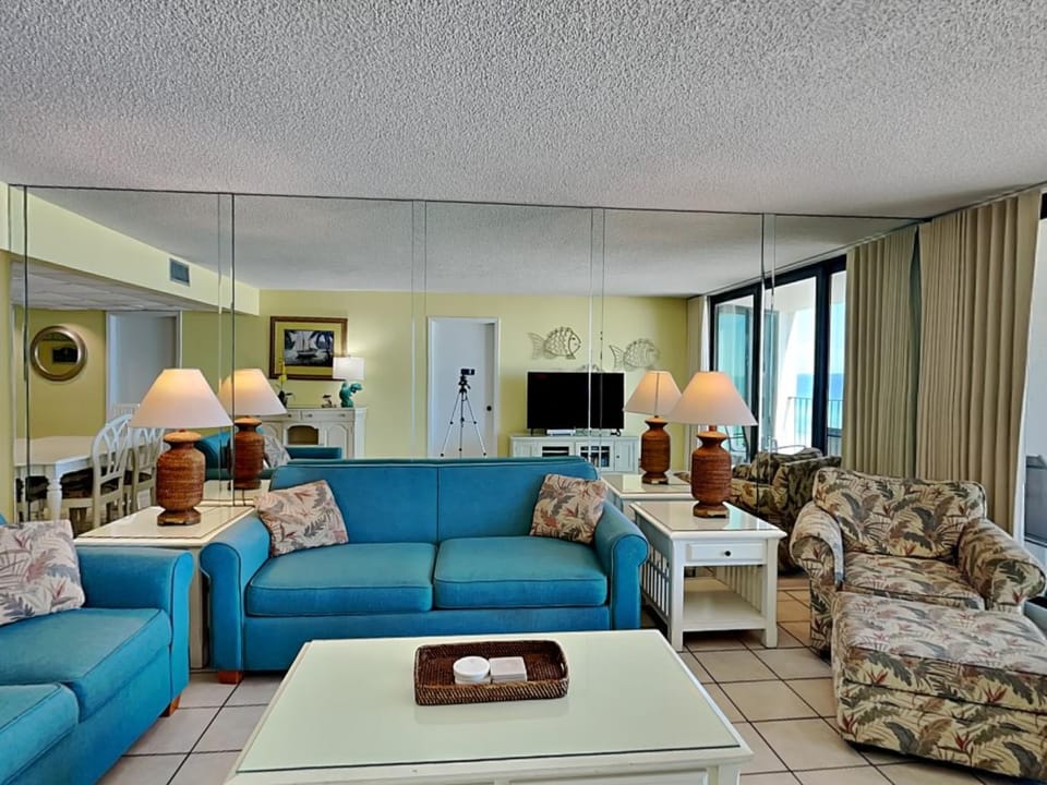 Balcony/Terrace, Living room, Seating area, Sea view, furniture