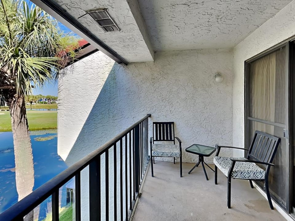 Balcony/Terrace, Seating area, Lake view, Sea view, furniture