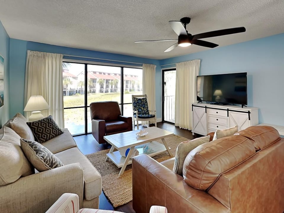 TV and multimedia, Balcony/Terrace, Living room, Seating area, furniture