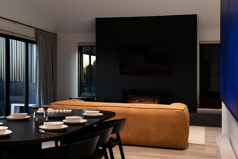 TV and multimedia, Living room, Seating area, Dining area