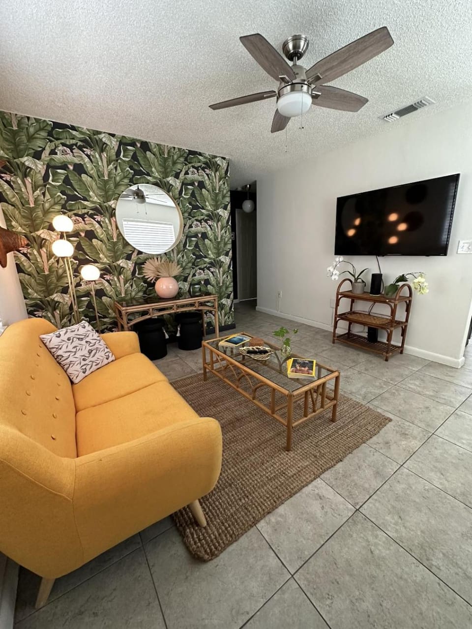 Communal lounge/ TV room, TV and multimedia, Living room, Evening entertainment