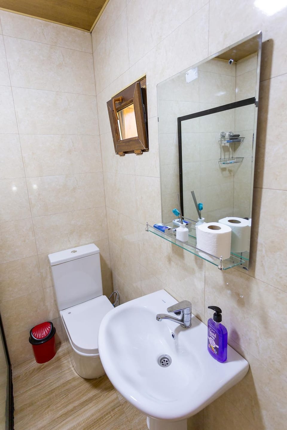 Toilet, Bathroom, towels