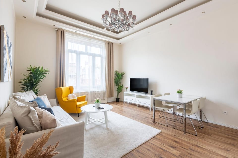TV and multimedia, Living room, Photo of the whole room, Decorative detail, Decorative detail, Seating area, air conditioner