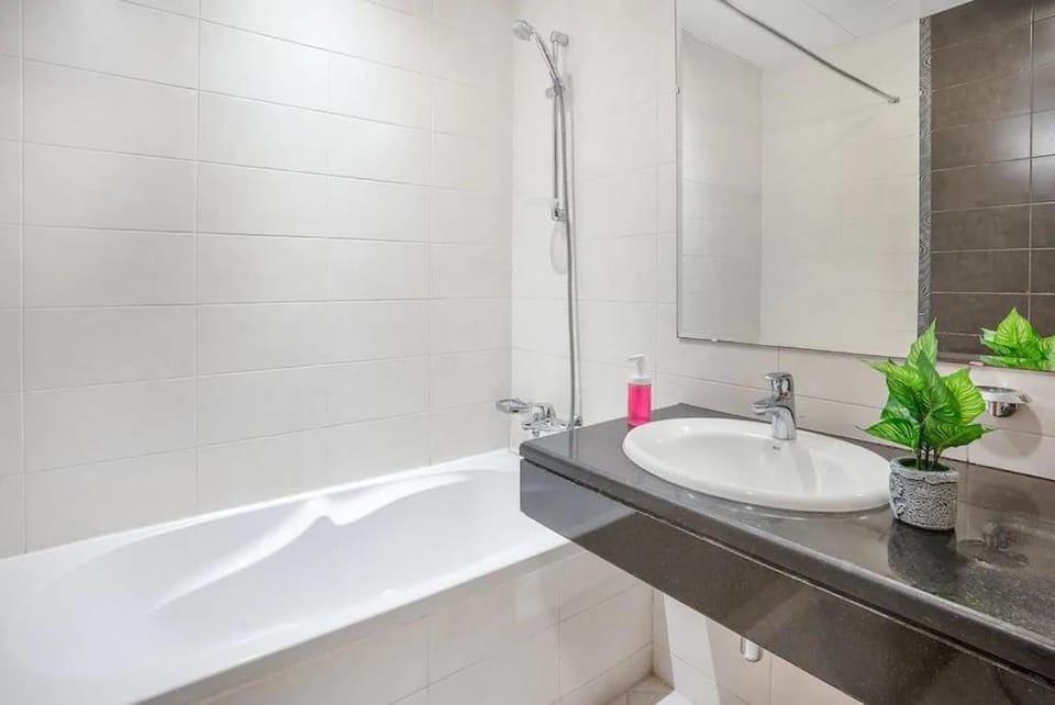 HUGE 2 Bedroom Apartment Beach Front (City View) Apartment in Abu Dhabi