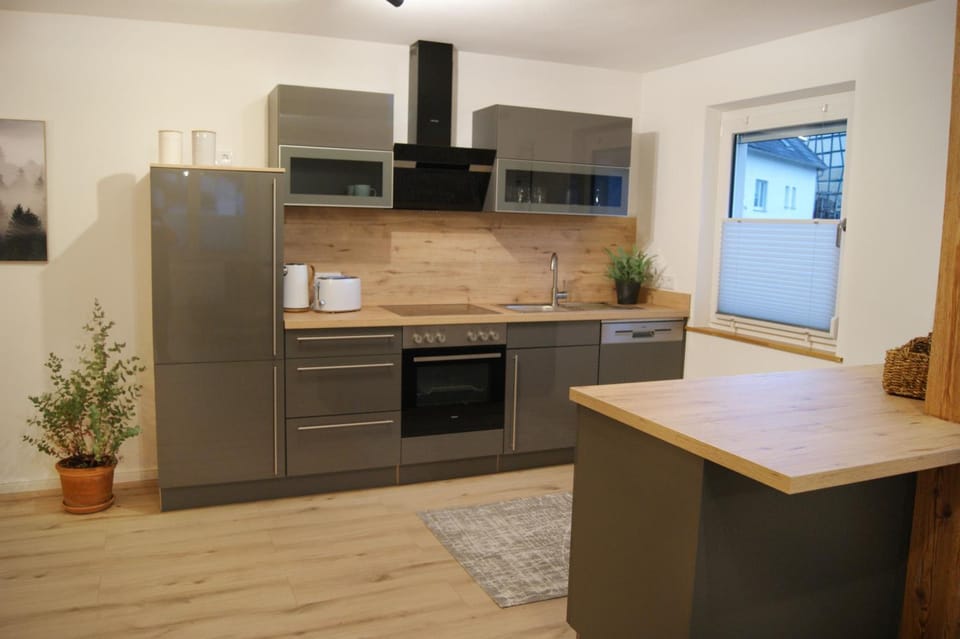 Kitchen or kitchenette, pet friendly, stove