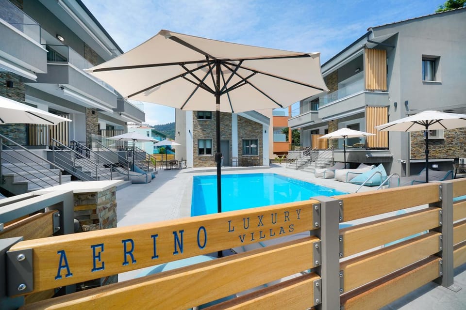 Property building, Patio, Swimming pool, sunbed, Internal: Not applicable to any particular room