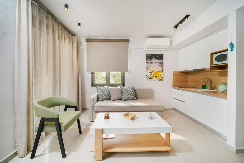 Kitchen or kitchenette, Living room, Seating area, air conditioner