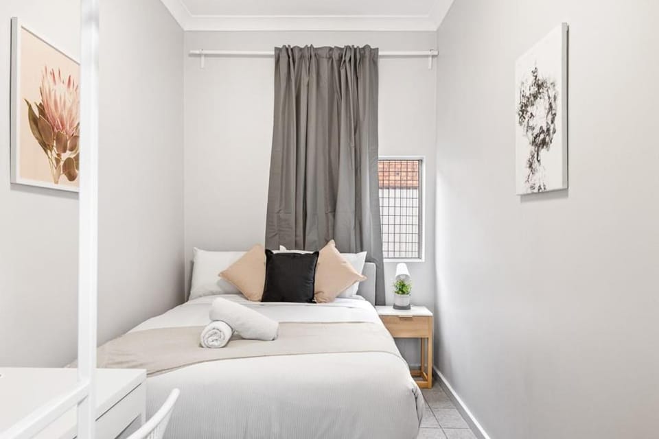 Signature Double Room in Auburn - Shared Bathroom Bed and Breakfast in Lidcombe