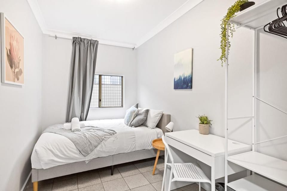 Signature Double Room in Auburn - Shared Bathroom Bed and Breakfast in Lidcombe