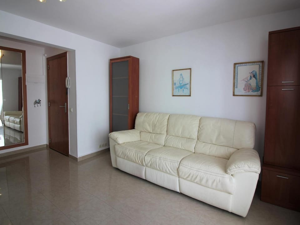 Apartamento con Vista al Mar y Piscina Comunitaria - ES-228-152 Apartment in Roses