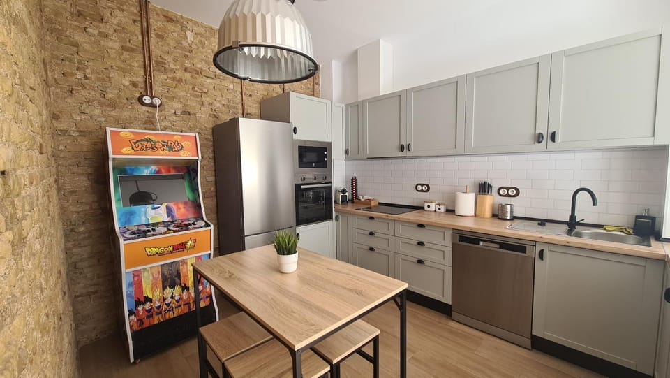 Kitchen or kitchenette, Dining area, dishwasher, minibar, pet friendly, stove