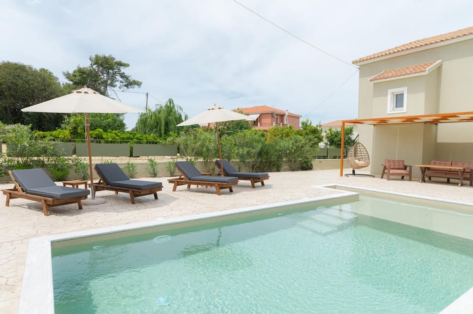 Swimming pool, sunbed