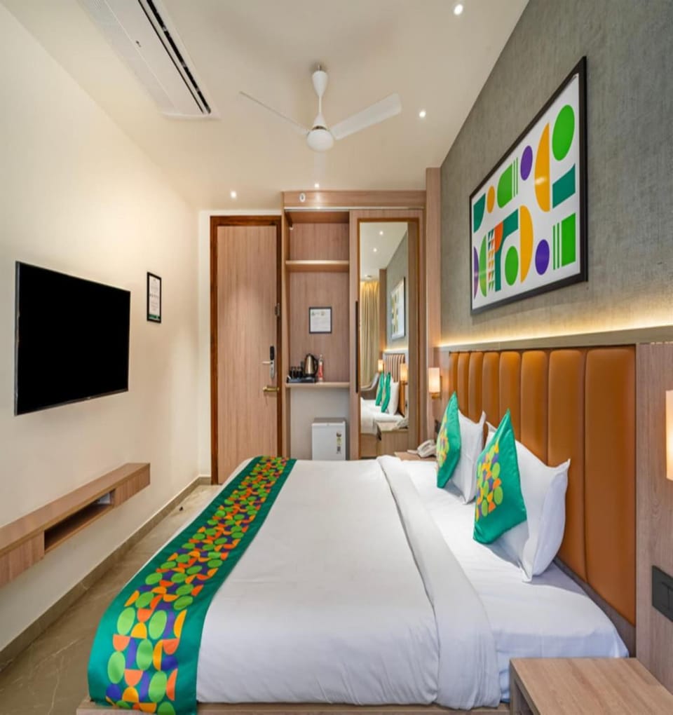 Communal lounge/ TV room, Bed, Steam room, TV and multimedia, Kitchen or kitchenette, Photo of the whole room, Evening entertainment, Bedroom, fireplace, minibar, oven, wardrobe, air conditioner