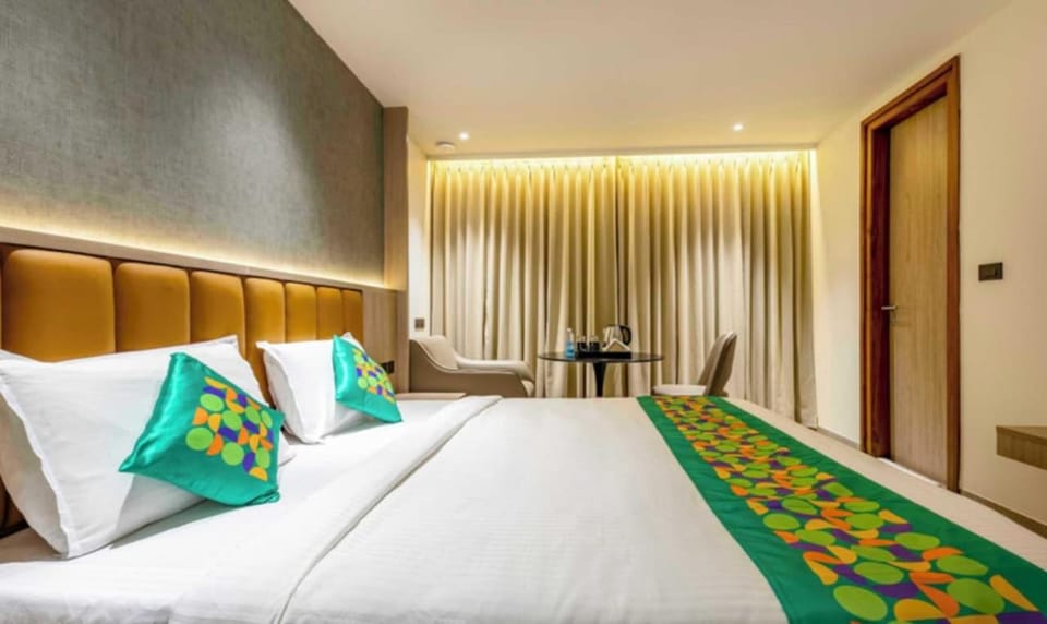Bed, Living room, Photo of the whole room, Seating area, Bedroom, Breakfast