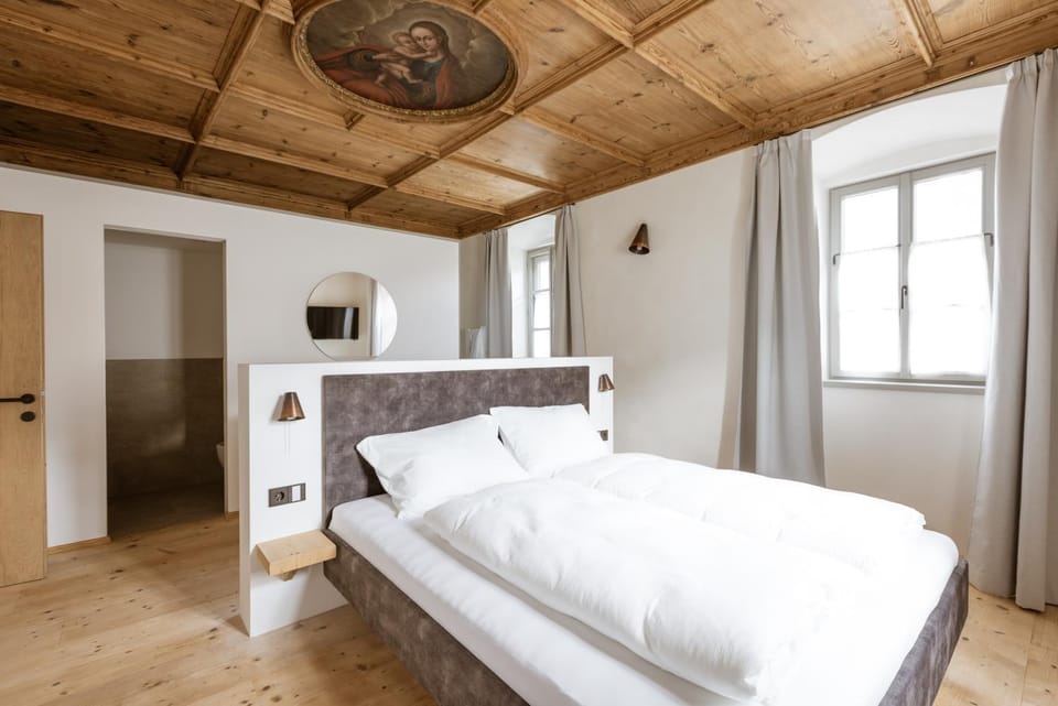 Property building, Living room, Bedroom