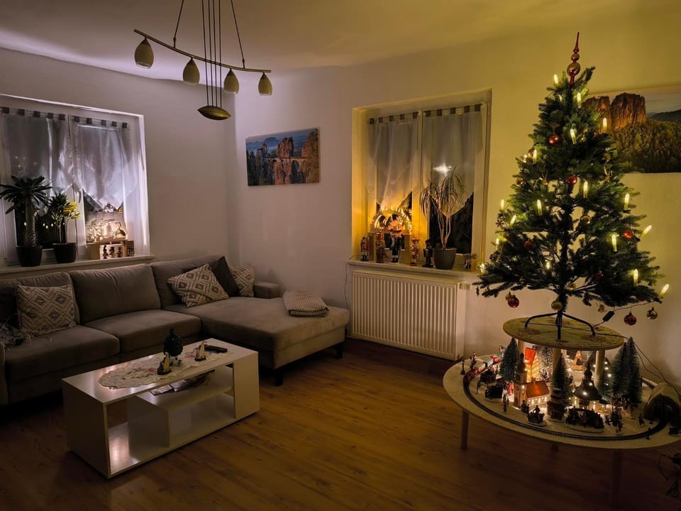 Communal lounge/ TV room, TV and multimedia, Living room, Seating area