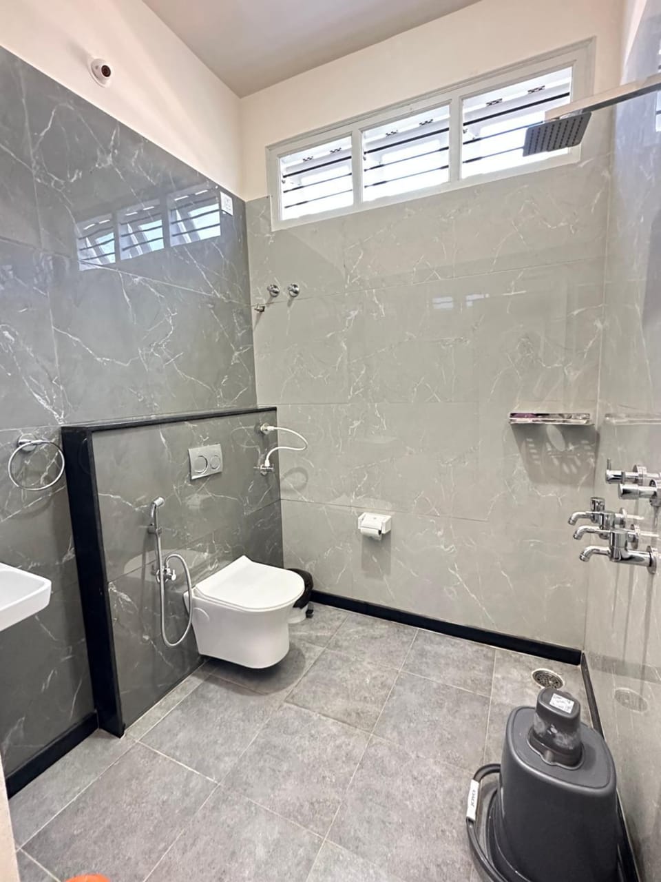Shower, Toilet