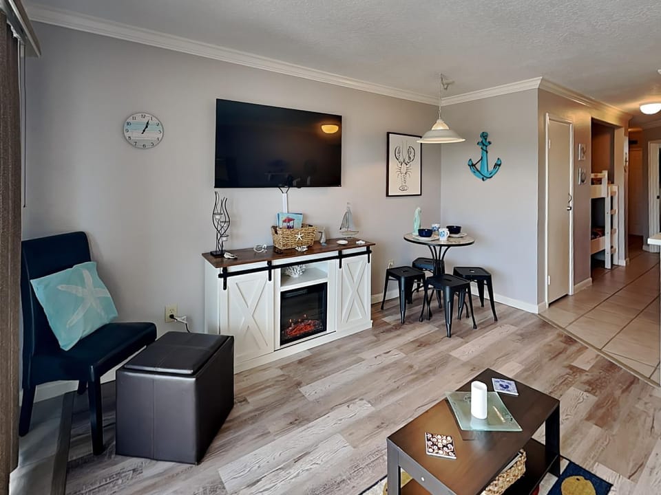 Victorian 5302- Oceans Away Apartment in Galveston Island