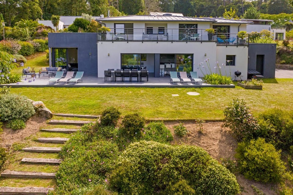 Property building, Garden, Garden view, sunbed