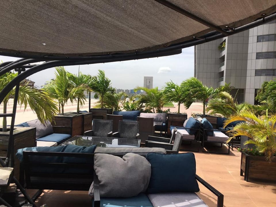 Restaurant/places to eat, Seating area