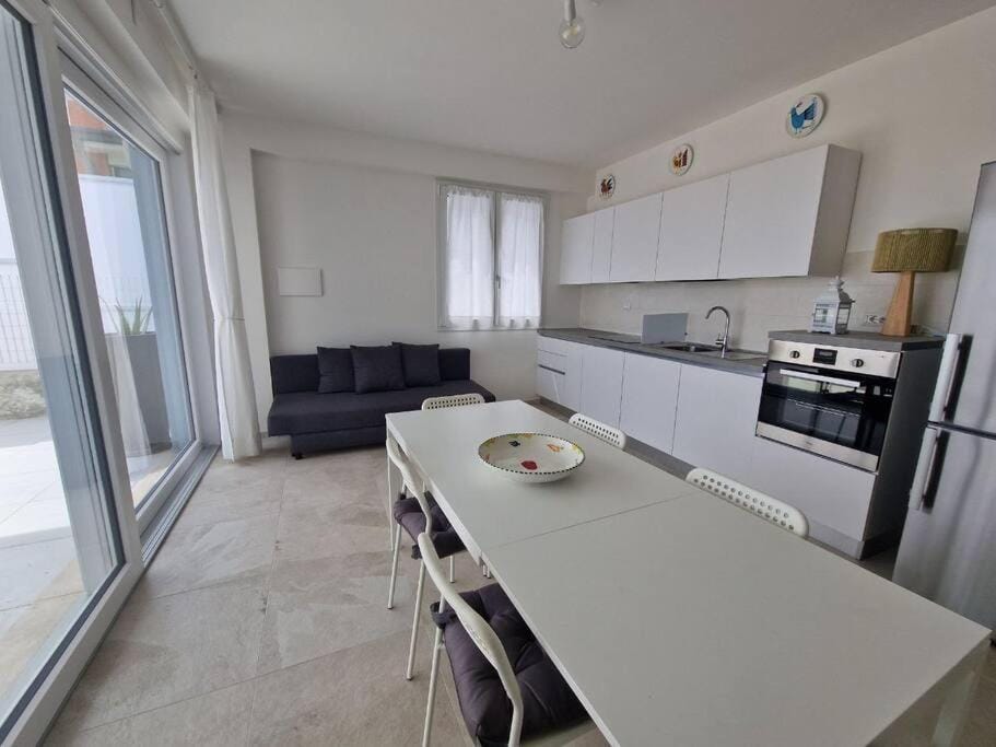 Kitchen or kitchenette, Living room, Dining area, pet friendly, stove