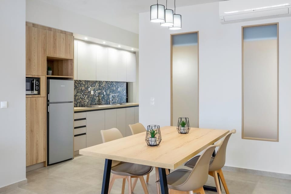 Dining area, kitchen