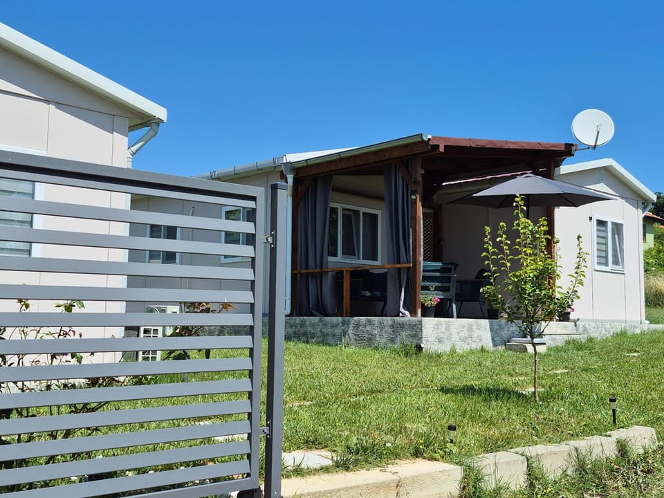 Къщички Sunrise Campground/ 
RV Resort in Burgas Province