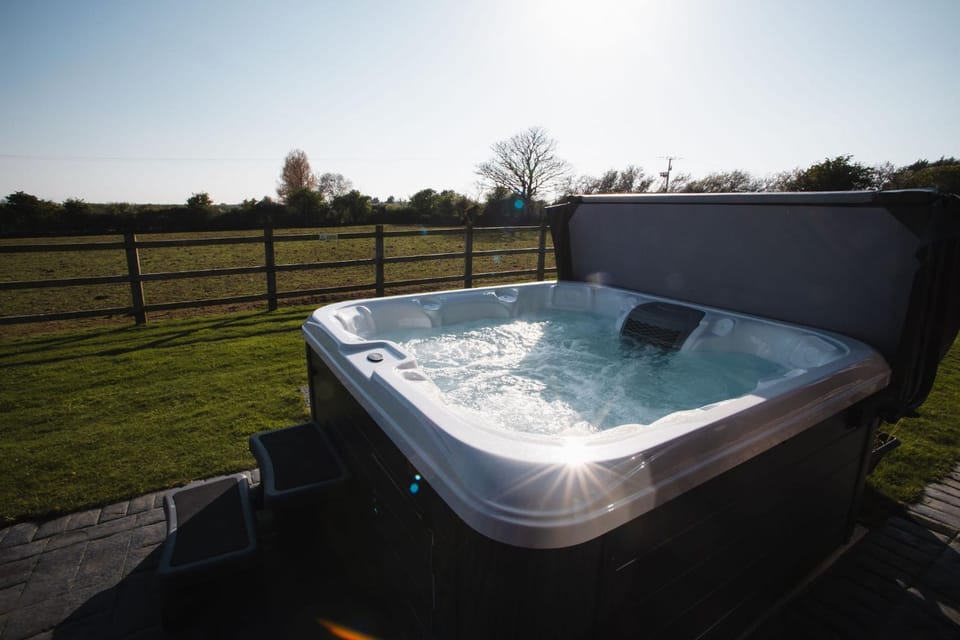 Garden, Hot Tub