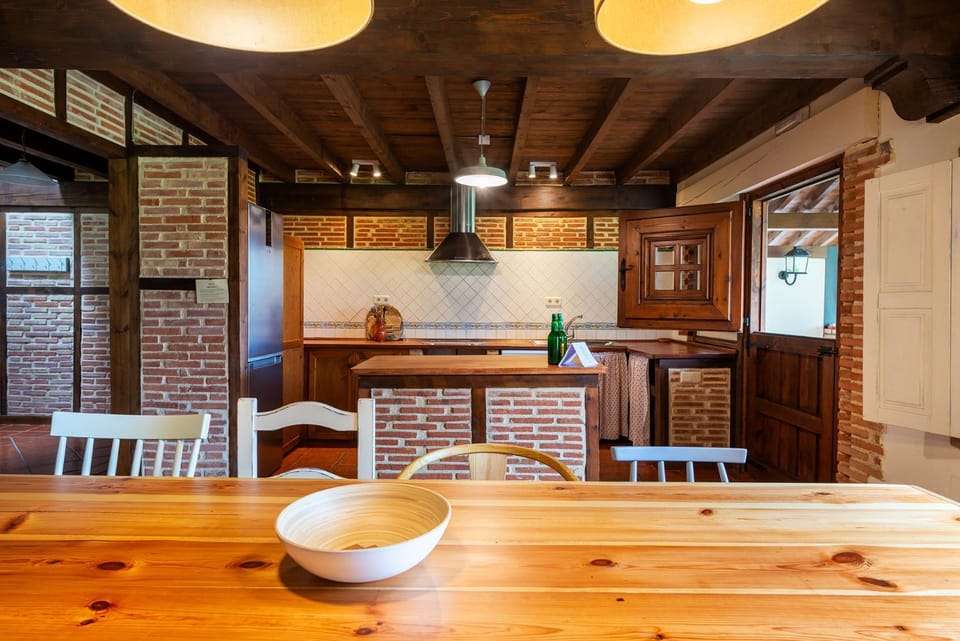 Kitchen or kitchenette, Dining area, stove