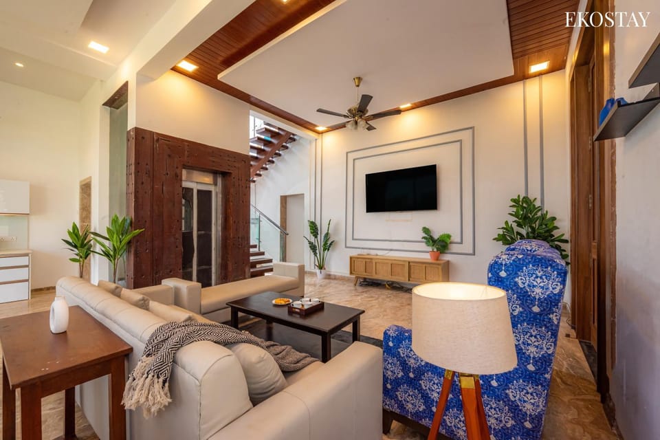 Communal lounge/ TV room, TV and multimedia, Living room, Seating area, Dining area, Evening entertainment, fireplace