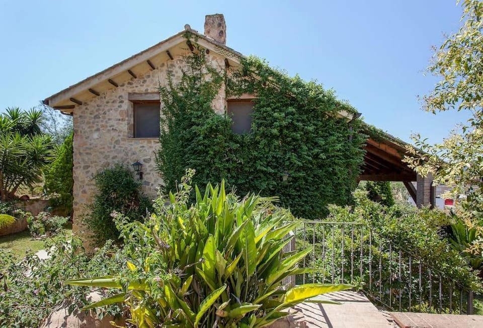 Property building, Garden, Landmark view