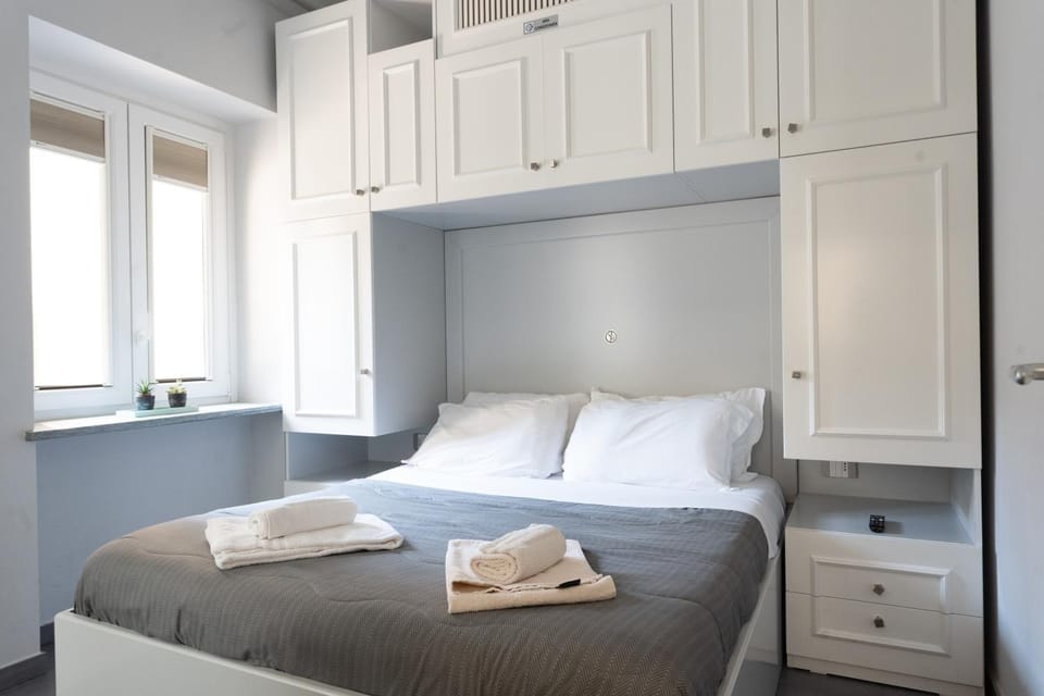 Bed, Photo of the whole room, Bedroom, towels, wardrobe, air conditioner