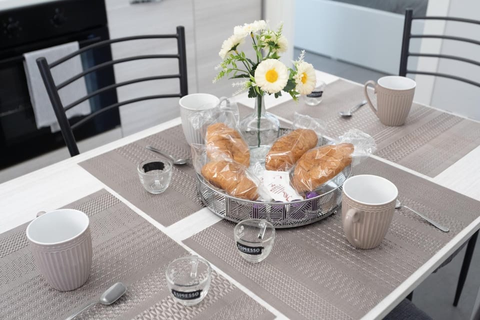 Coffee/tea facilities, Dining area
