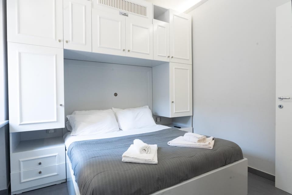 Bed, Photo of the whole room, Bedroom, towels, wardrobe, air conditioner