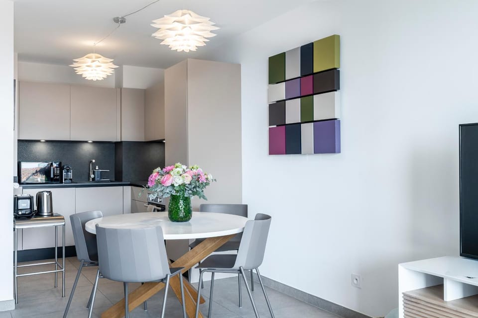 Dining area, kitchen