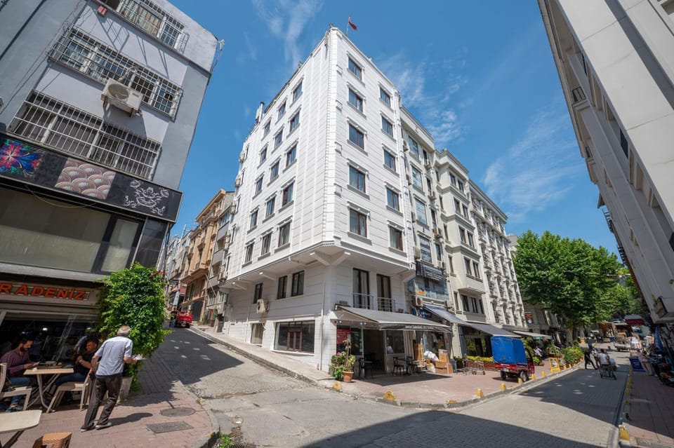 Property building, Off site, Day, Neighbourhood, Location