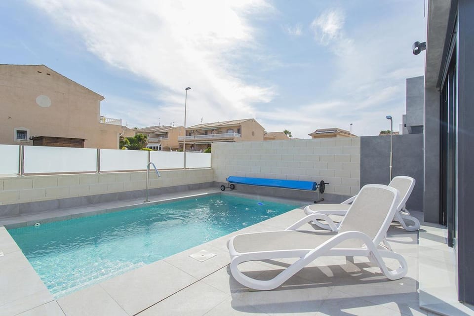 Patio, Pool view, Swimming pool, sunbed