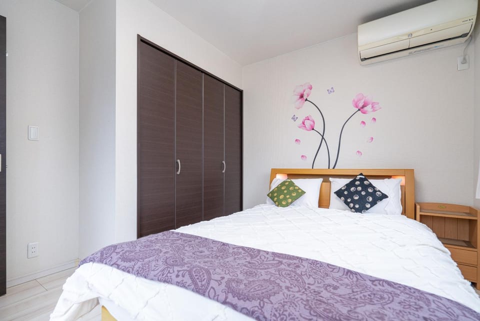 Bedroom, wardrobe