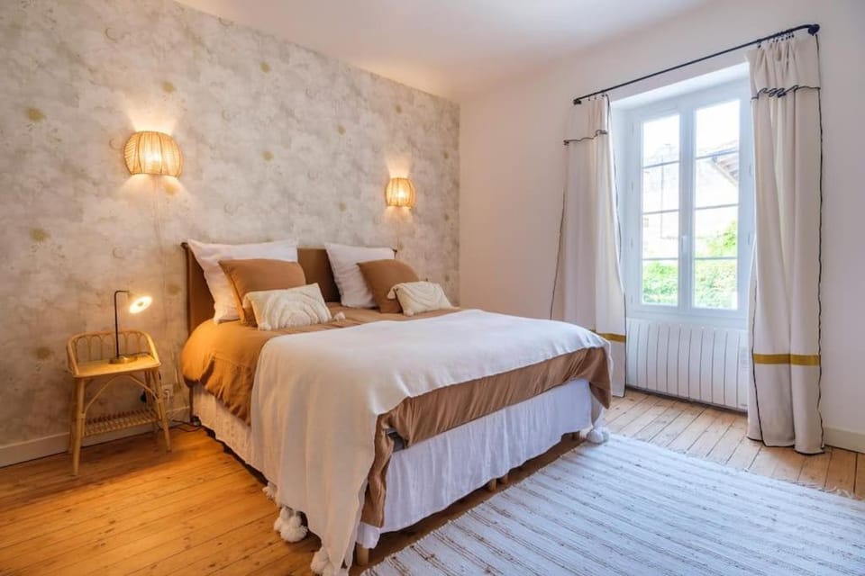 Bed, Photo of the whole room