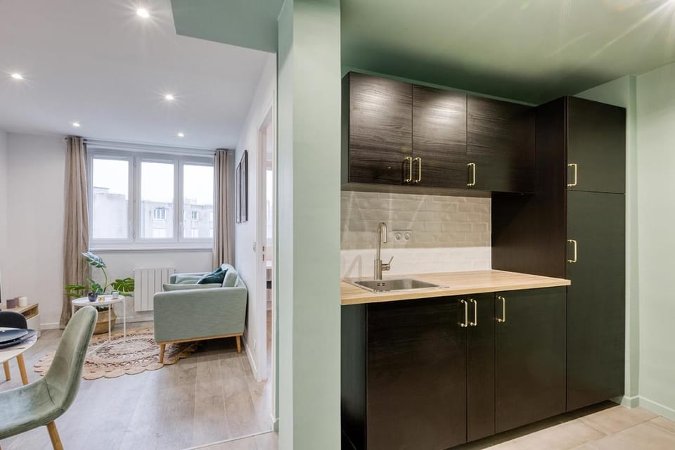 Kitchen or kitchenette