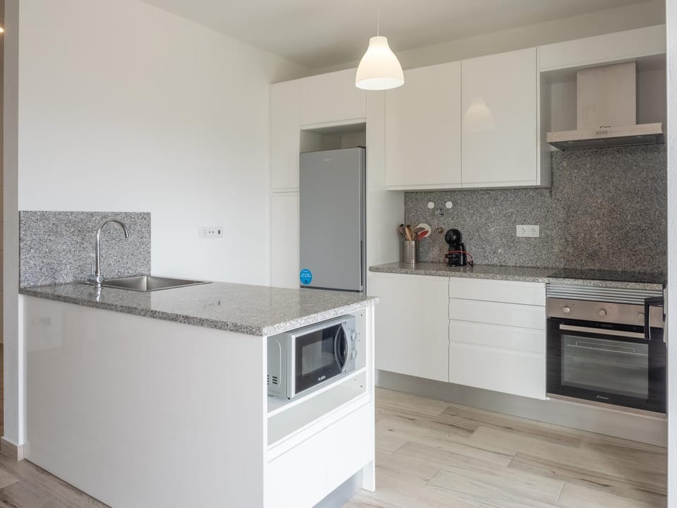 Surfer’s Pitstop Apartment in Faro District