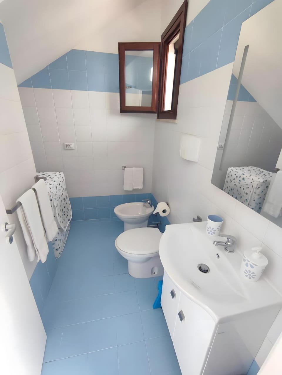 Bathroom, Living room