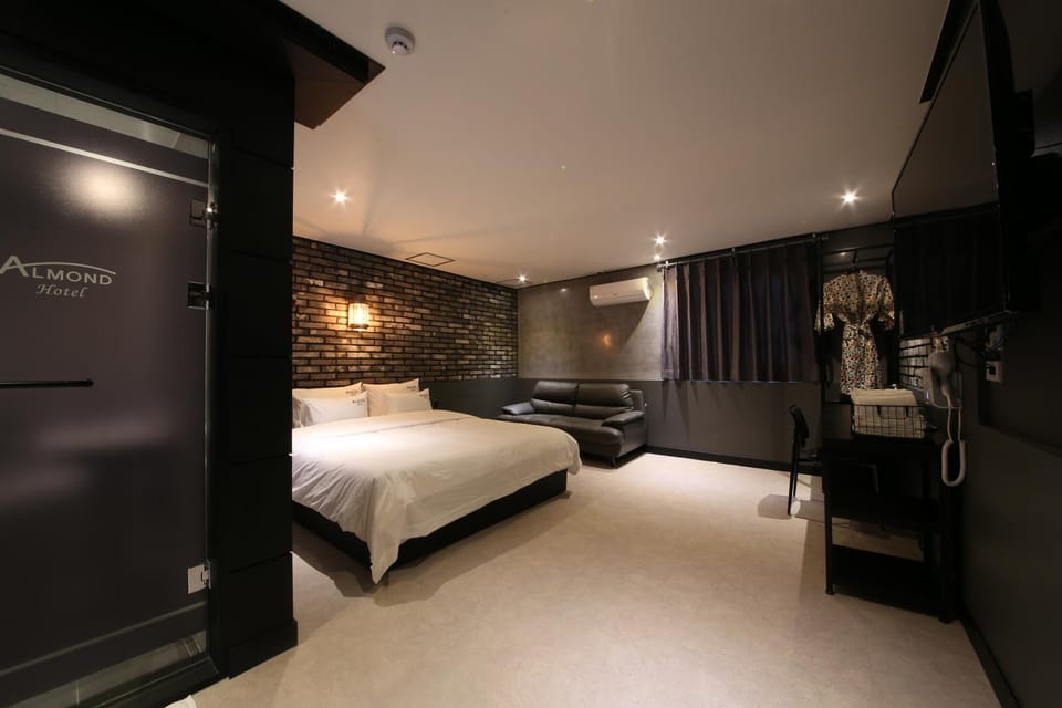 Almond Hotel Gupo Station Hotel in Busan